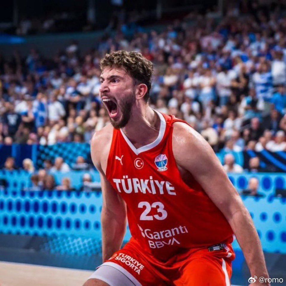 申子最近8场：23.8分8.8篮板7.5助攻真实命中率67.7%8场比赛中有4场