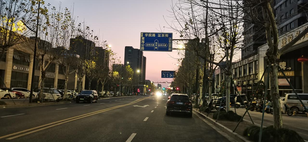 回家过年，有些人真没感受过。
最近有一种观点，二三十年后，我们国家还是会有春节，