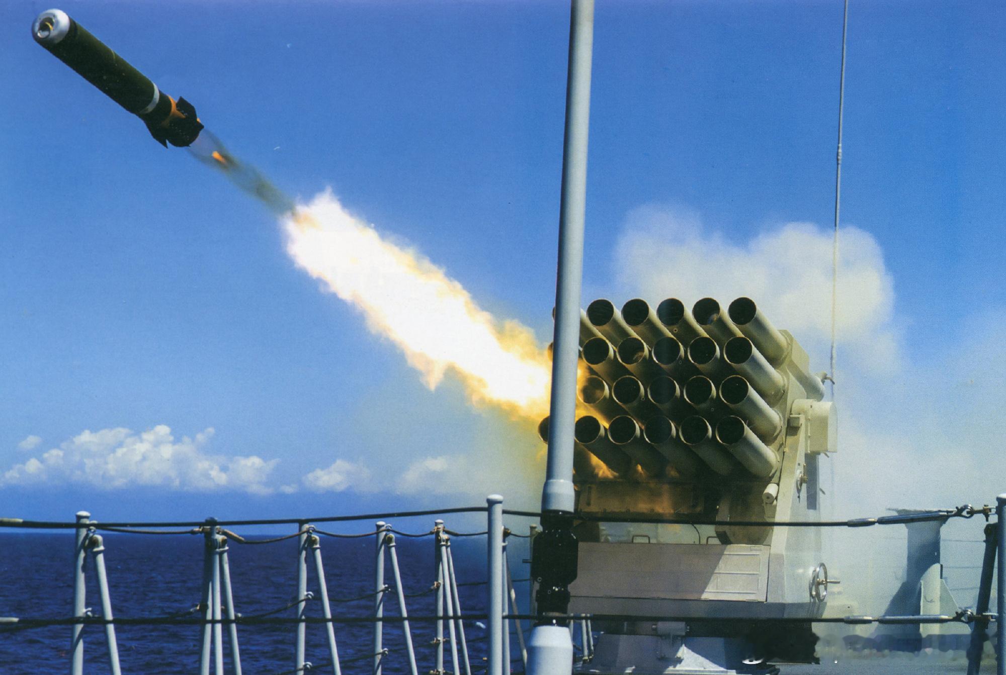 海军衡阳舰发射干扰弹军事历史全触达 ​​​