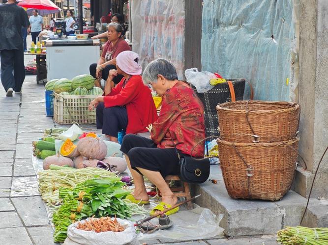 早集故事

启明星亮
启明星亮
依稀沟沟坎坎
重担肩扛
盼星星压不垮精神脊