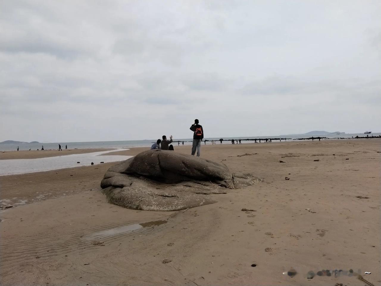 
秋天的风，秋天的云，秋天时光以渐行渐远。