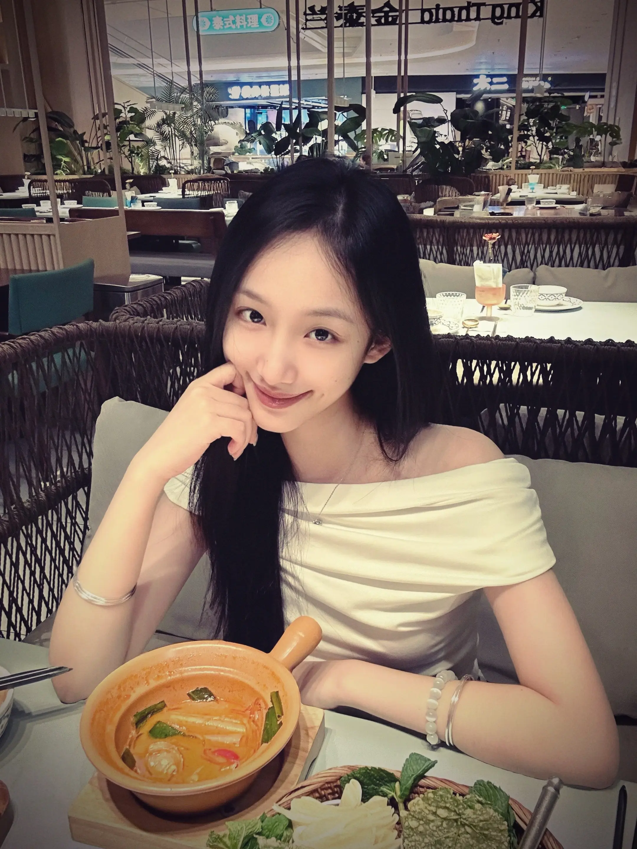 谁的心 谁独自流浪。