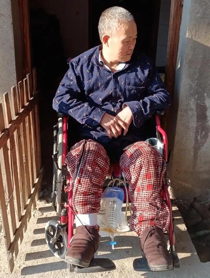 养儿真能防老吗？

我一个亲戚靠卖原木将家里两儿两女养大，甚至供老二（丫头，法律
