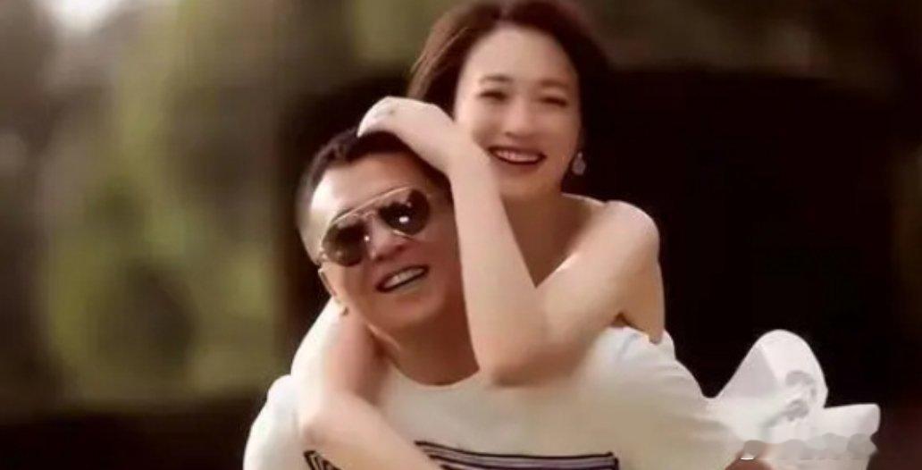 曝李小冉徐佳宁离婚爆李小冉与老公徐佳宁已于去年11月在北京离婚。俩人在2014年