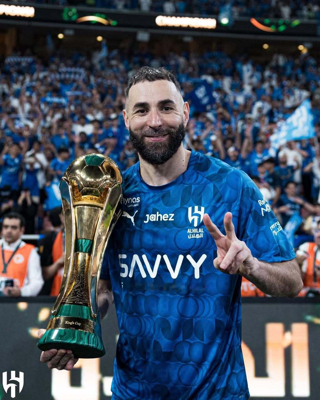 本泽马随队赢得了沙特国王杯冠军👏🏆 