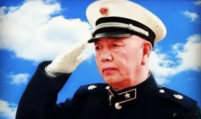 1983年蓬莱军港外战舰漂着不敢进港，刘华清一句话振聋发聩
 
1983年蓬莱军