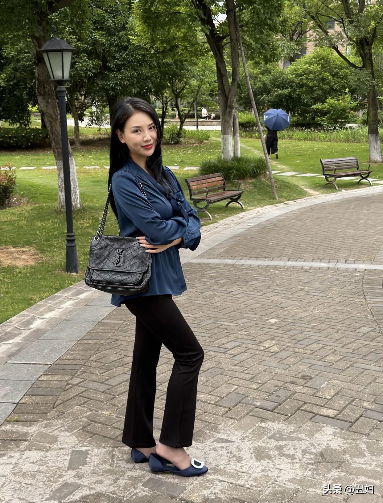她们还特别注重内外兼修。内在不断学习，丰富知识、开阔思维；外在保持健康生活方式，