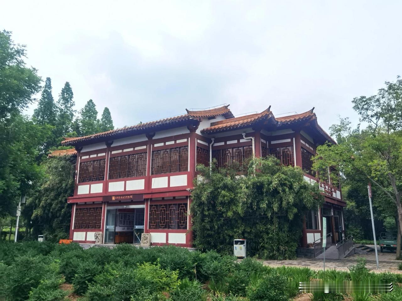 洛阳金石文字博物馆风光

洛阳被誉为博物馆之都，大小不同的博物馆上百之多。在洛阳