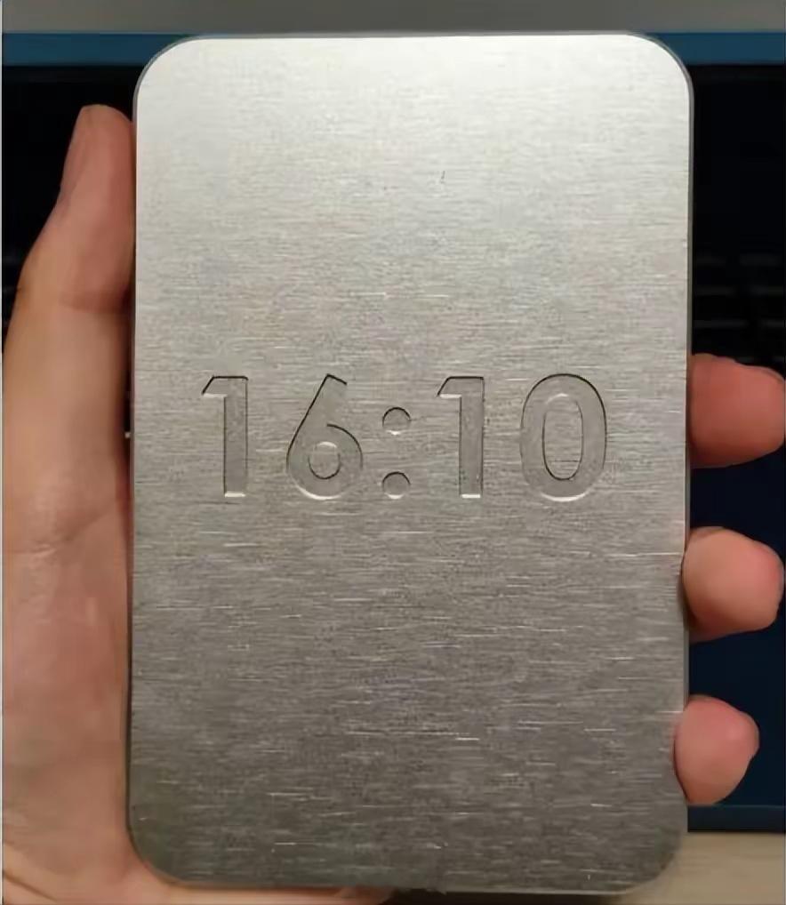 网上都说OPPO要做阔直板机，去年做的话还好，今年搞这个我是不太看好一是赶上涨价