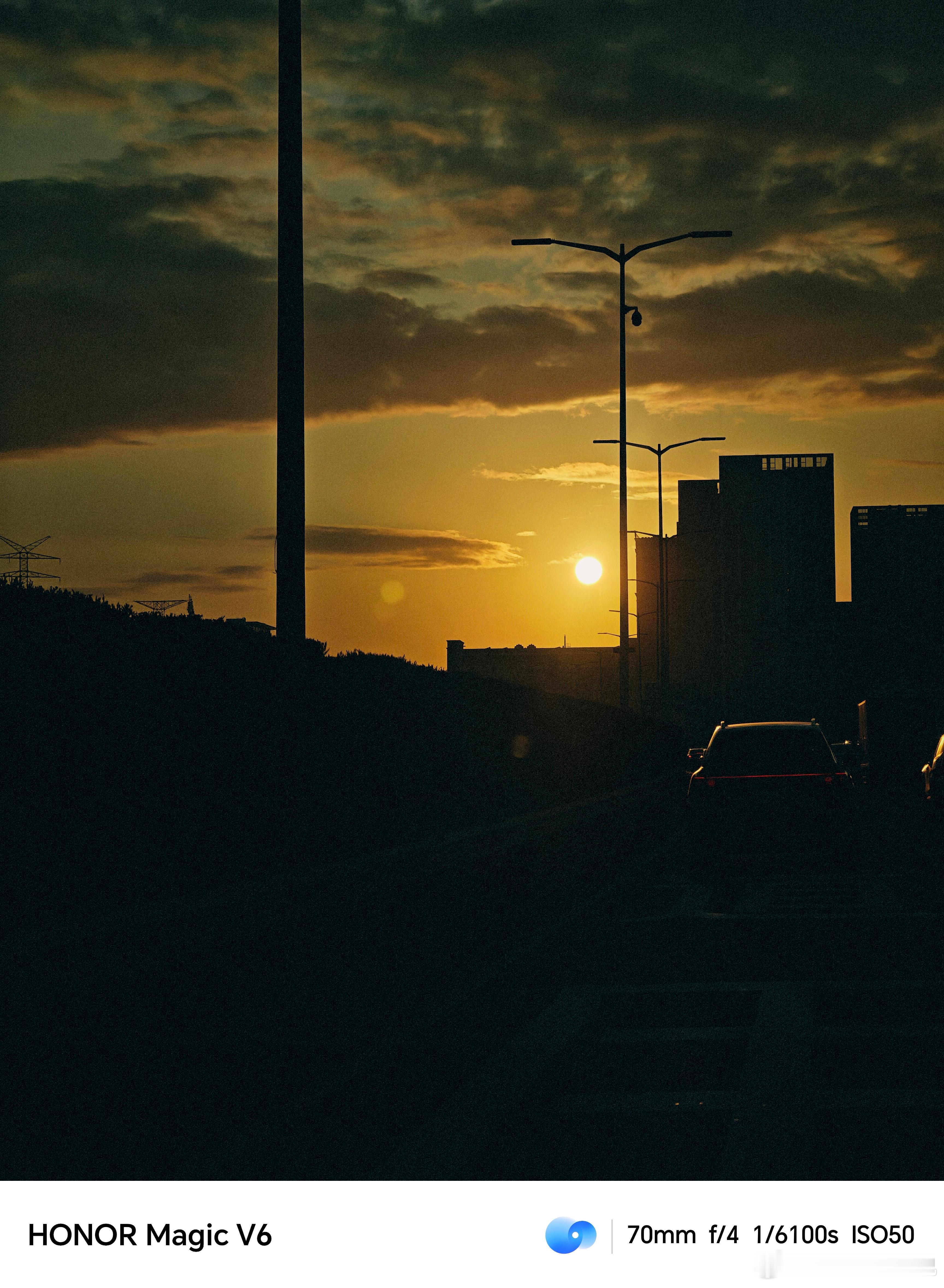 迎着夕阳去看华为乾崑第一境第一款车第一次亮相启境GT7有点神秘