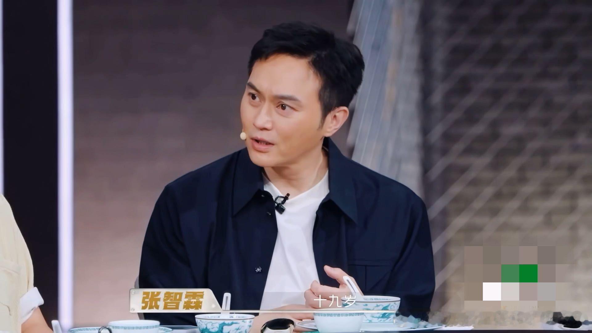 张智霖儿子一次能吃200多只小龙虾 张智霖的儿子用一次小龙虾聚餐证明了自己的食量