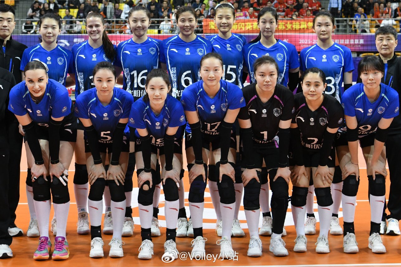 2025-2026赛季中国女子排球超级联赛前八名🏆 上海女排🥈 江苏女排🥉