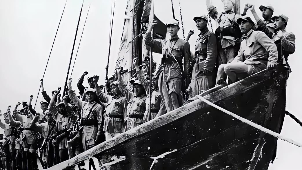 1950年，海南战前百名战士漂泊至越南，韩先楚下令开除军籍，徐国夫多年后才明白其