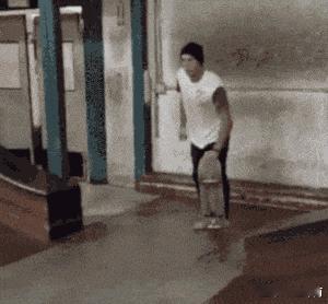 期待了半天
原来是个小偷