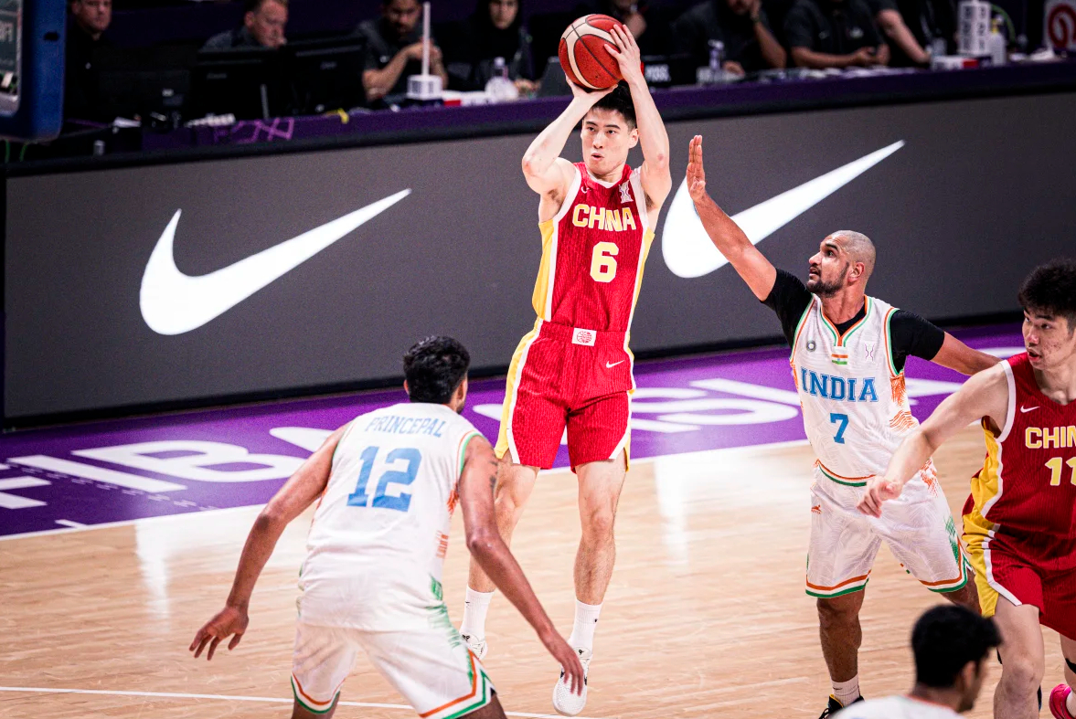 中国男篮热身赛阶段三分命中率超过40%，亚洲杯前两场三分22中8（36.4%）和