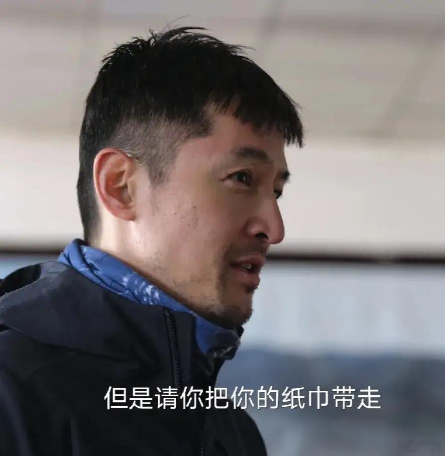 #内娱史上最炸裂的6分32秒谈话#胡歌把上厕所用过的纸巾带走这事儿，让不少网友感