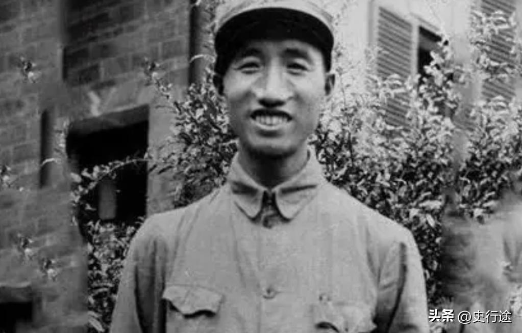 蒋介石在国民党一大见到毛泽东后，在自己日记里面写道：
此人没有什么本事；
当时毛