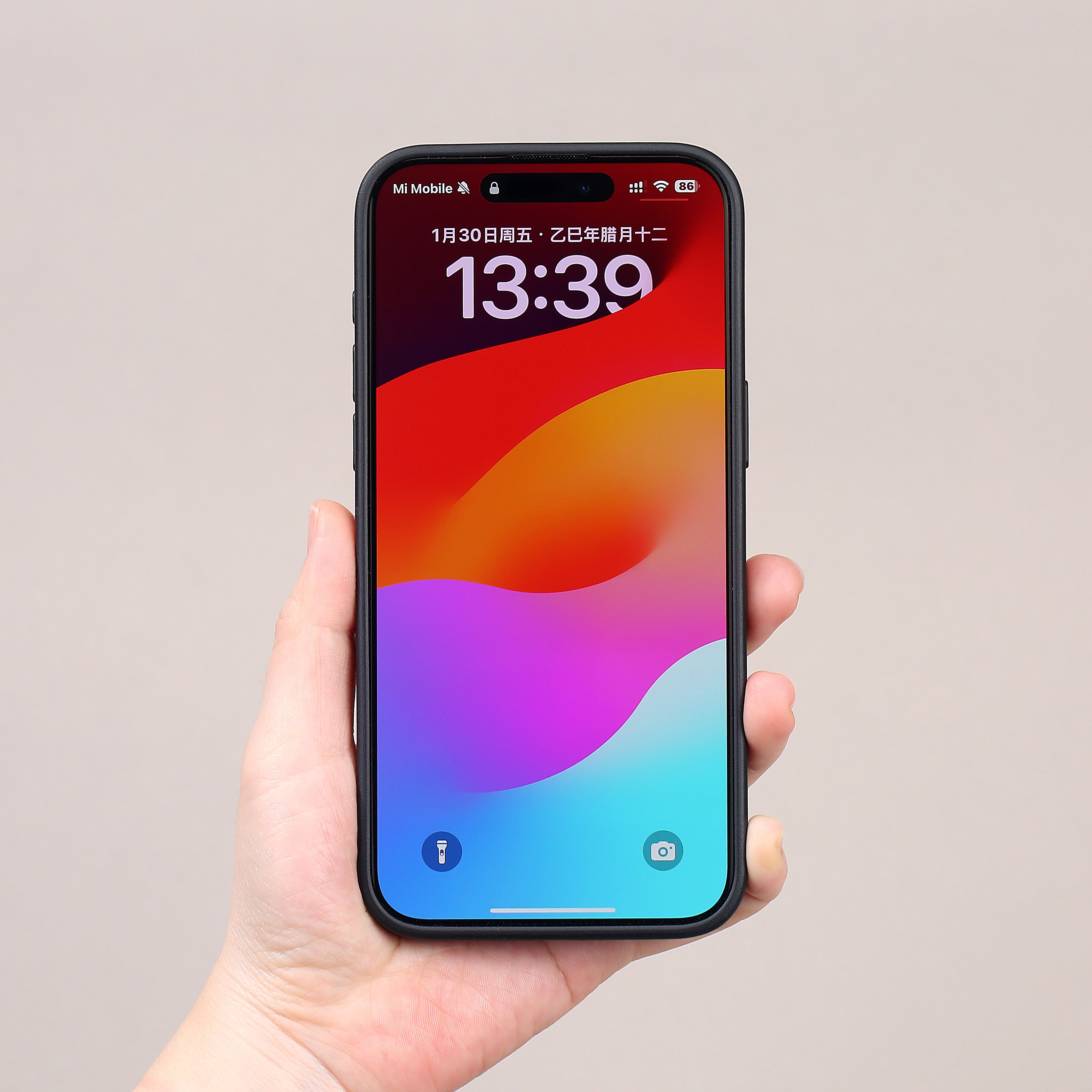 iPhone 15ProMax 013 碳黑已上架，这个是砂纹边框工艺的目前细纹