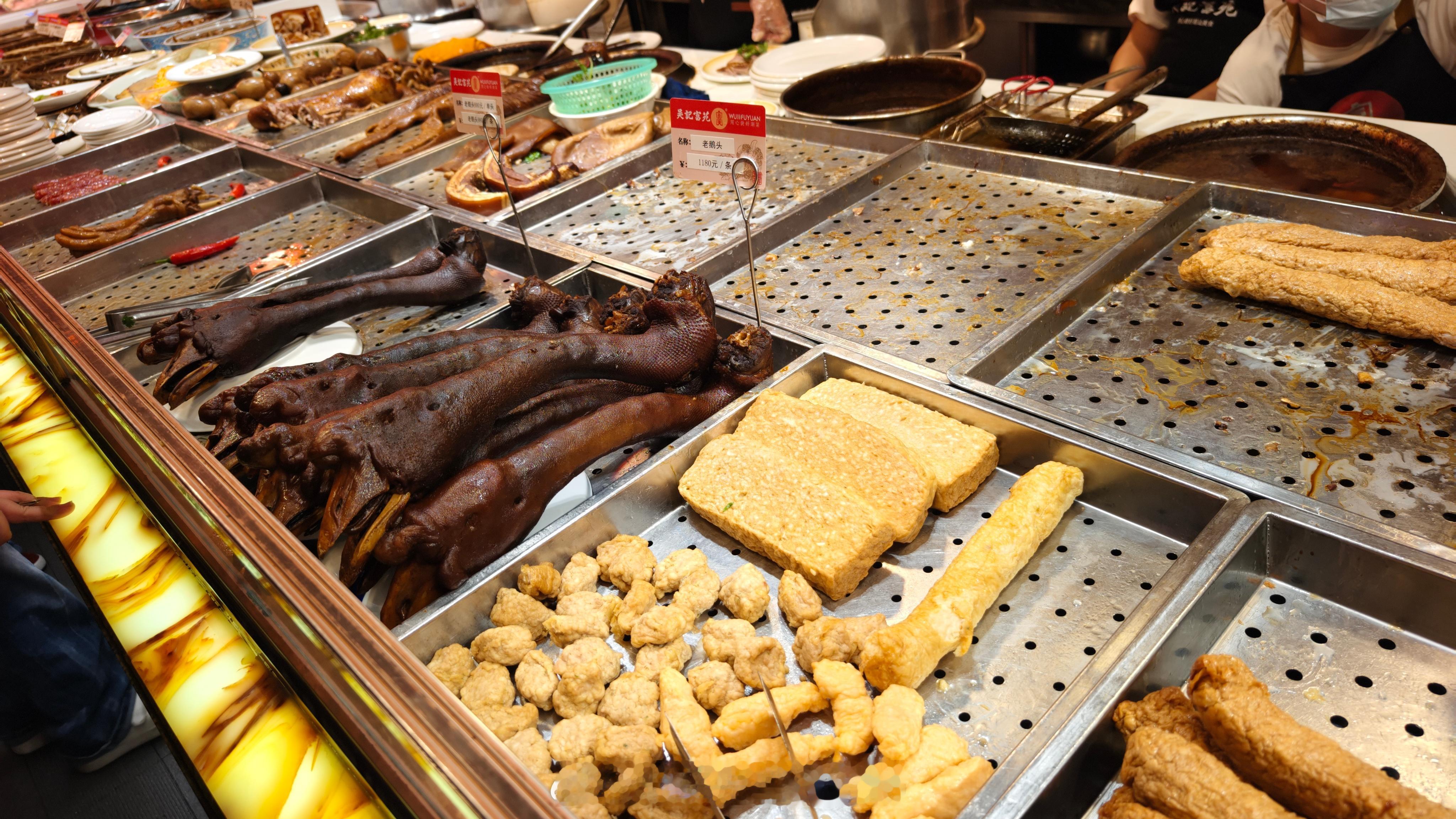 汕头点菜有点肝儿馋，主打一个生猛和新鲜，还有就是贵 