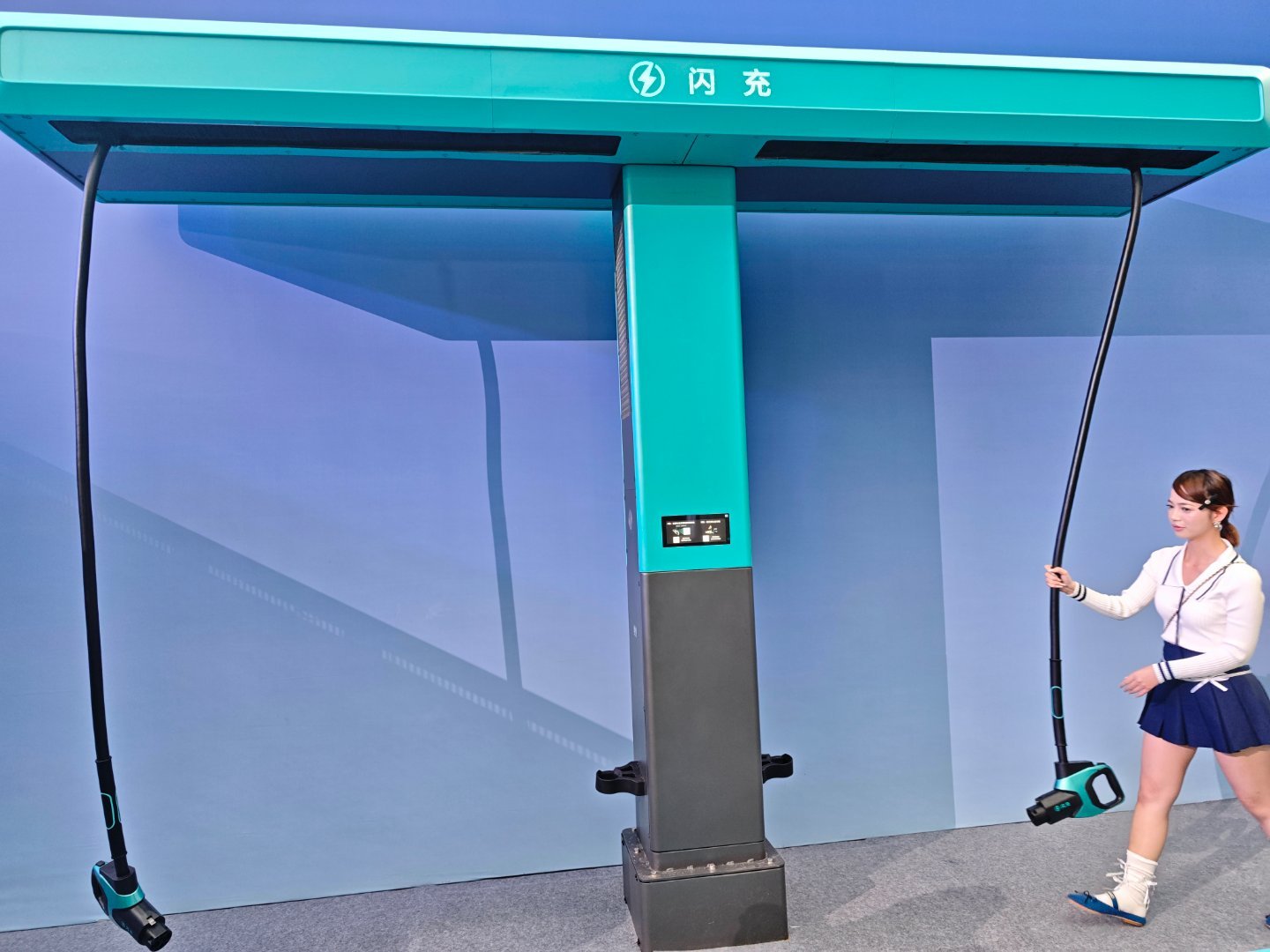 闪充中国，改变世界我们一起来见证 比亚迪 深圳·深圳大运中心体育馆