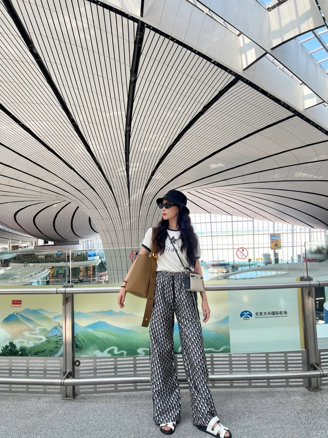 今日是北京大兴机场飞日本的dior女孩儿