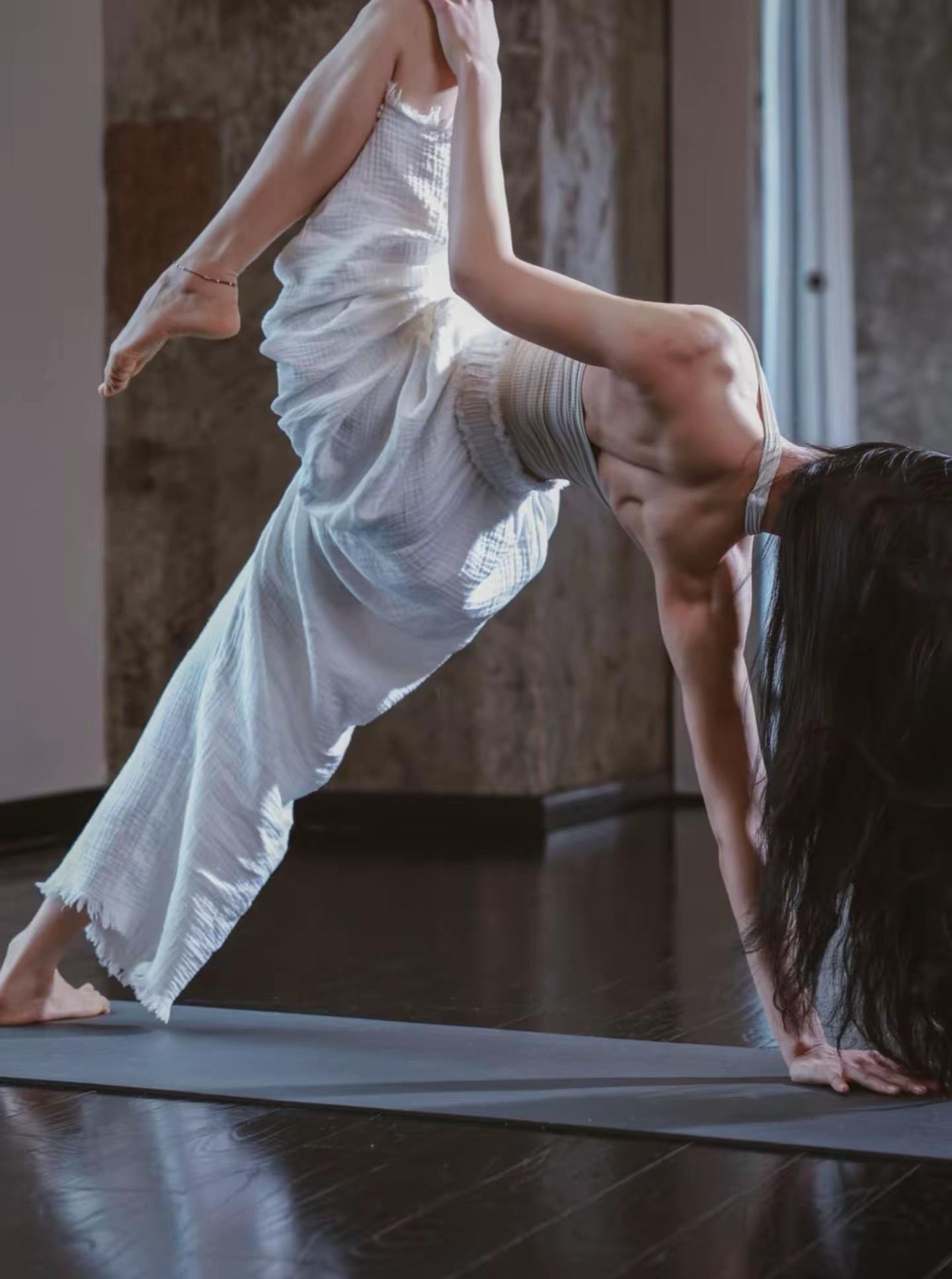 一般发红包不会提前五天的，最后两天能给就不错了。所以周一到周三要小心诱多。 