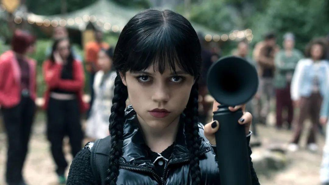 Netflix现象级剧集《星期三》（Wednesday）第二季强势回归，首周末便