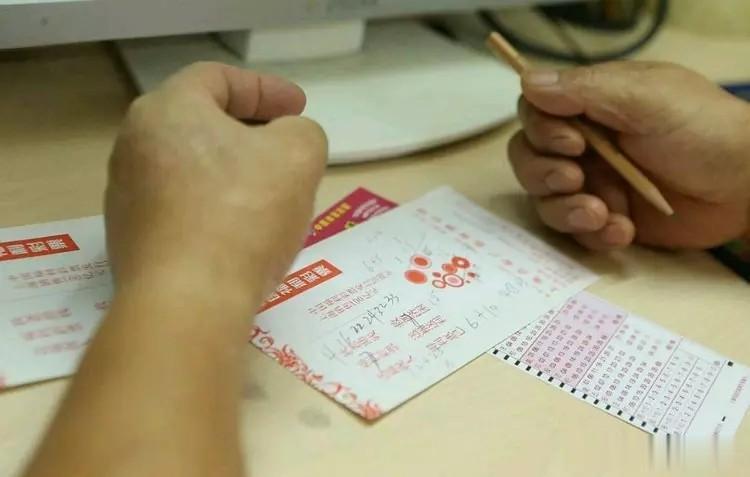 #2.2亿彩票大奖值得关注的几个问题#说句不中听的话，再过几天，大家还是相信买彩