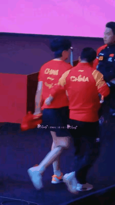 王皓带谁换球衣谁逆转！世乒赛大比分0-2落后，一般人是很难逆风翻盘，即使贵为楚钦