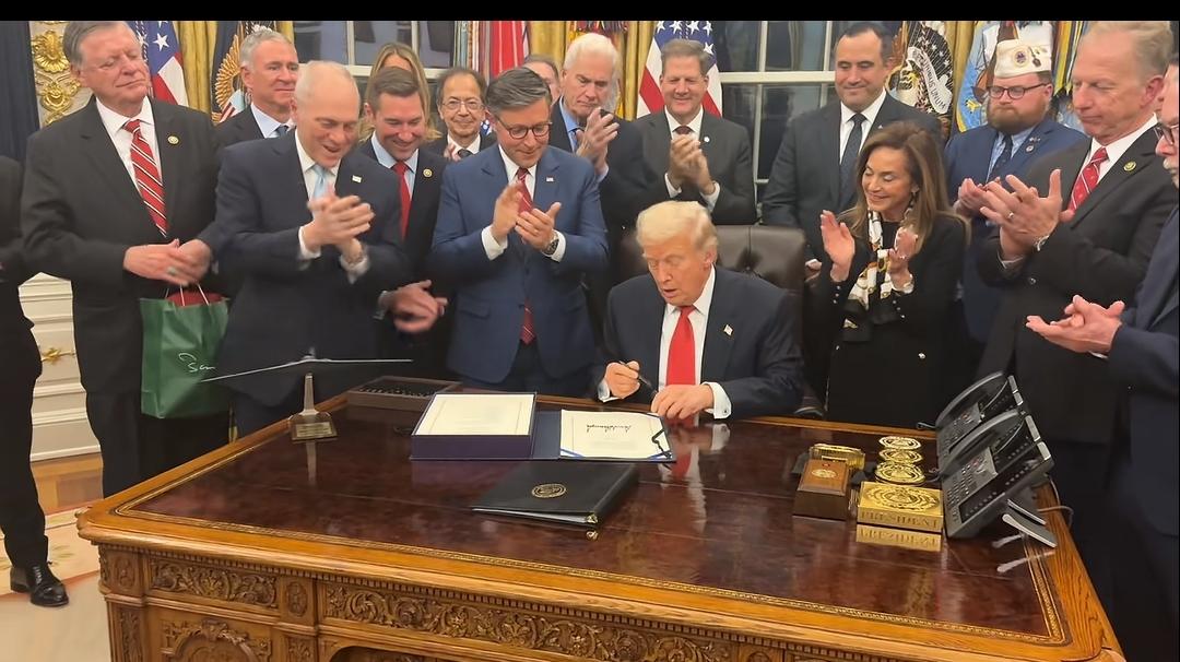 美国应该听兰德智库的！
美国最体面的办法，自己主动退出第一岛链，避免难堪！
美国