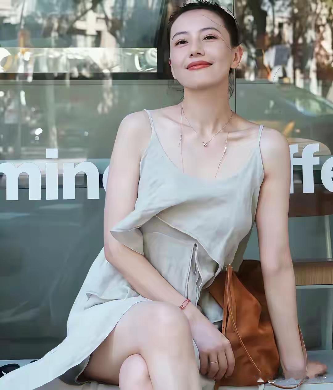 近50岁的高圆圆反而有了一种迷人的味道！