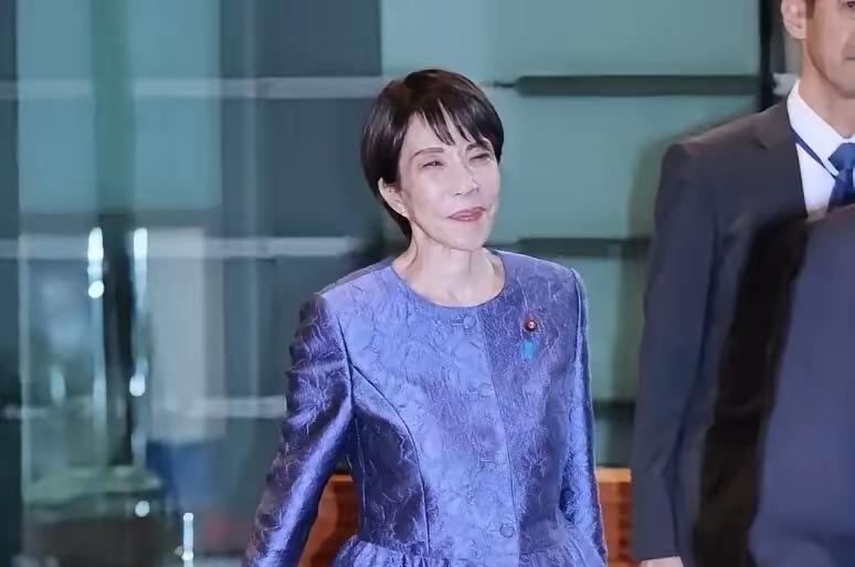 大家都在说演习，让高市早苗和顾立雄闭嘴了，事实不是这样的，事实是高市早苗因为休假