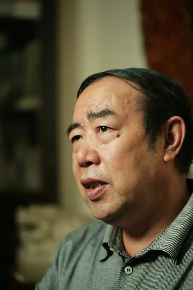 有网友挖出了贾浅浅的父亲贾平凹当年的极端言论，确实非常令人气愤，
为推广自己的长