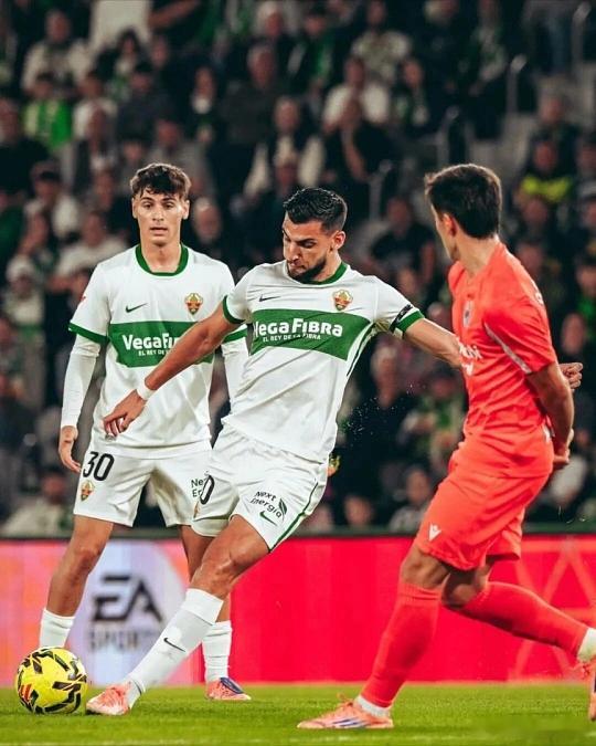 040  西甲  埃尔切vs皇马 方向：让负/让平  比分1-2 0-3 1-3