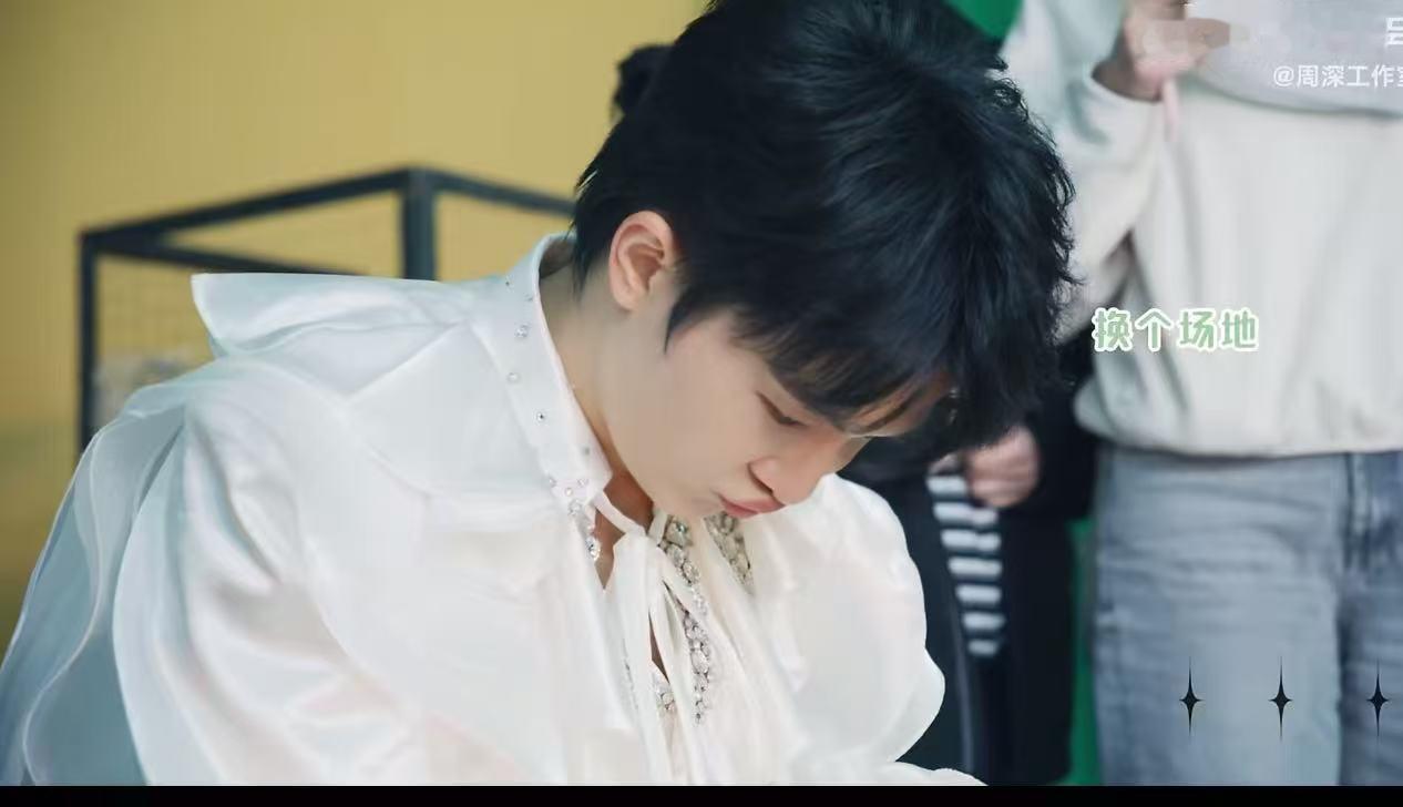 周深深边事 领导噘嘴嘴好萌哟