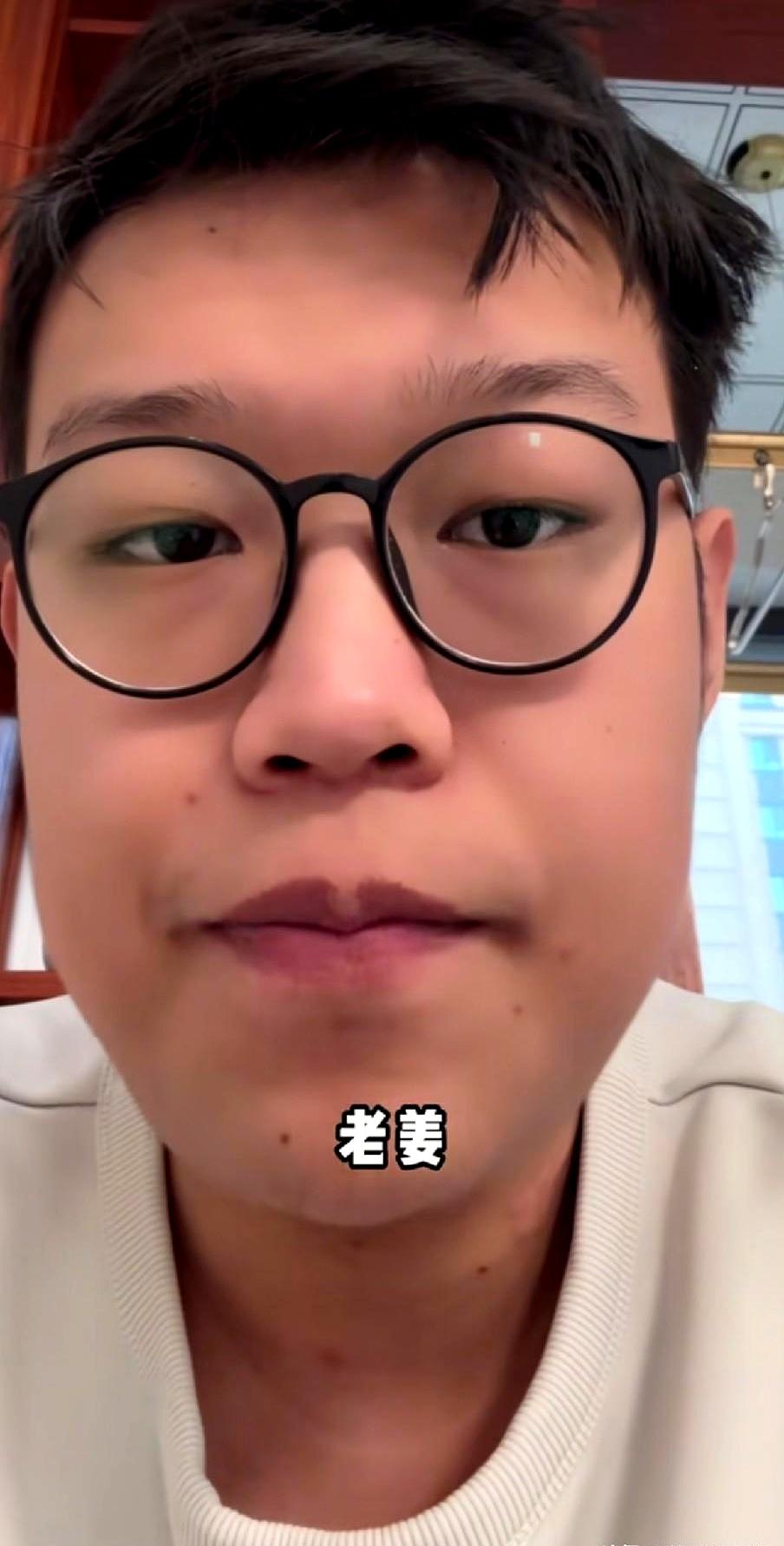 老姜这事，说白了越闹越清楚，反倒是小姜把自己弄得挺被动。
人家老姜这边起诉要回房