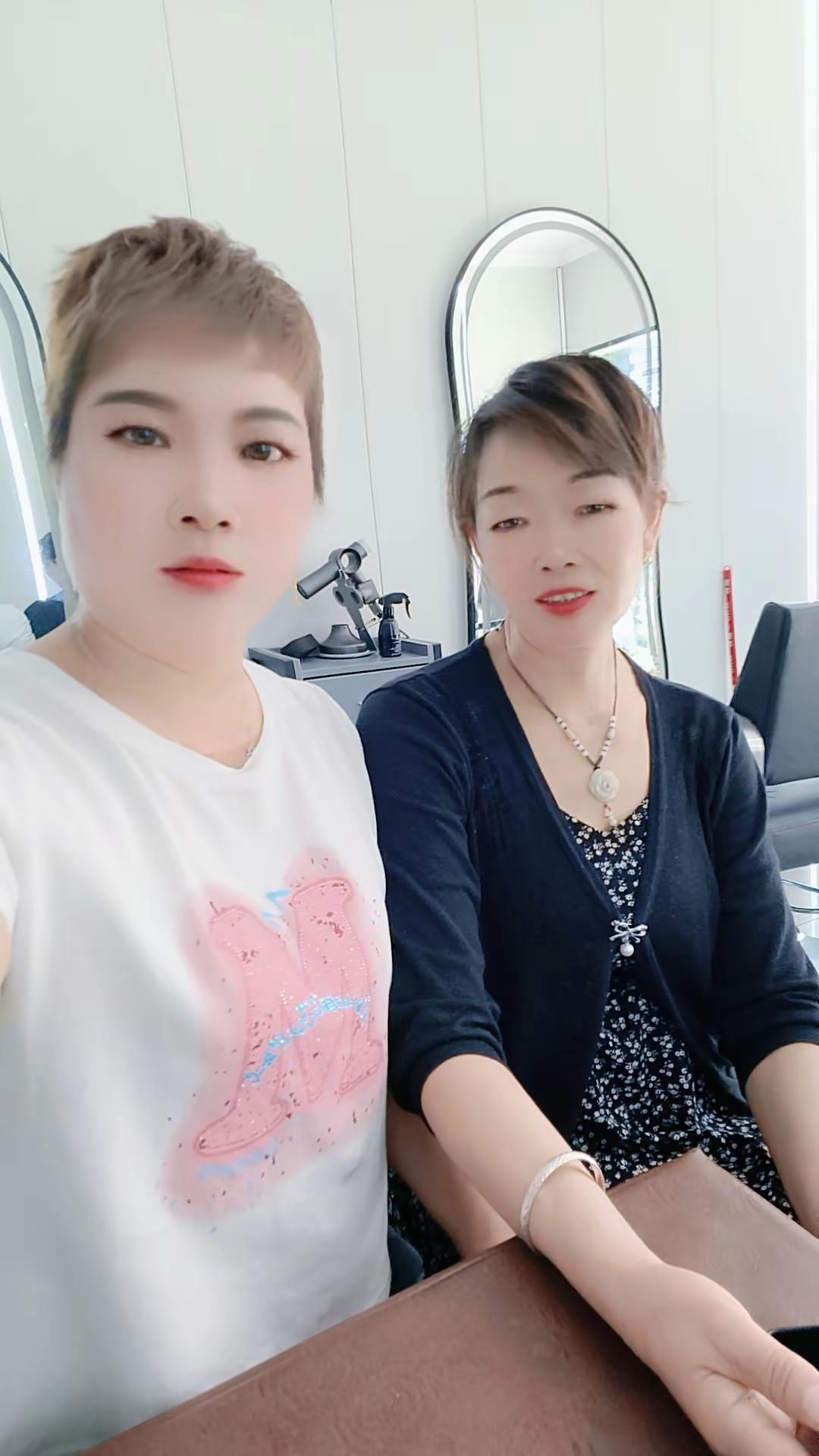 ，