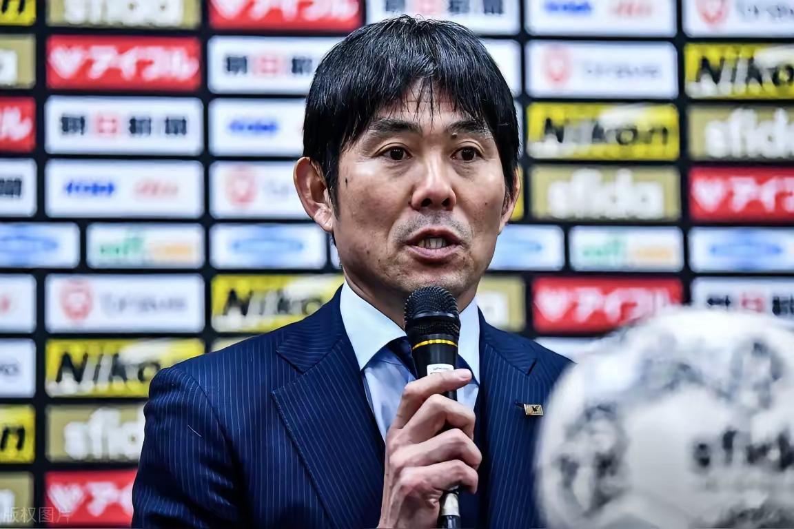 日本队:      我已经赢下了除了意大利以外的所有前世界杯前冠军。
中国队: 