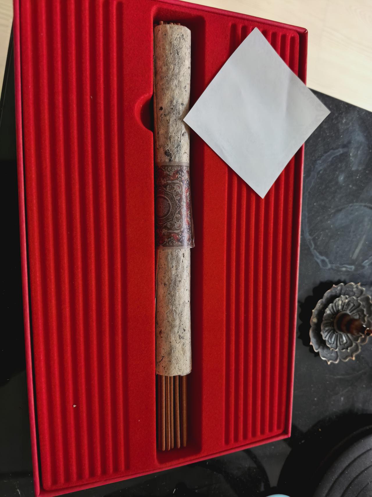 记录我的2026这一束香竟然做了这么大一个包装盒。太浪费了吧。