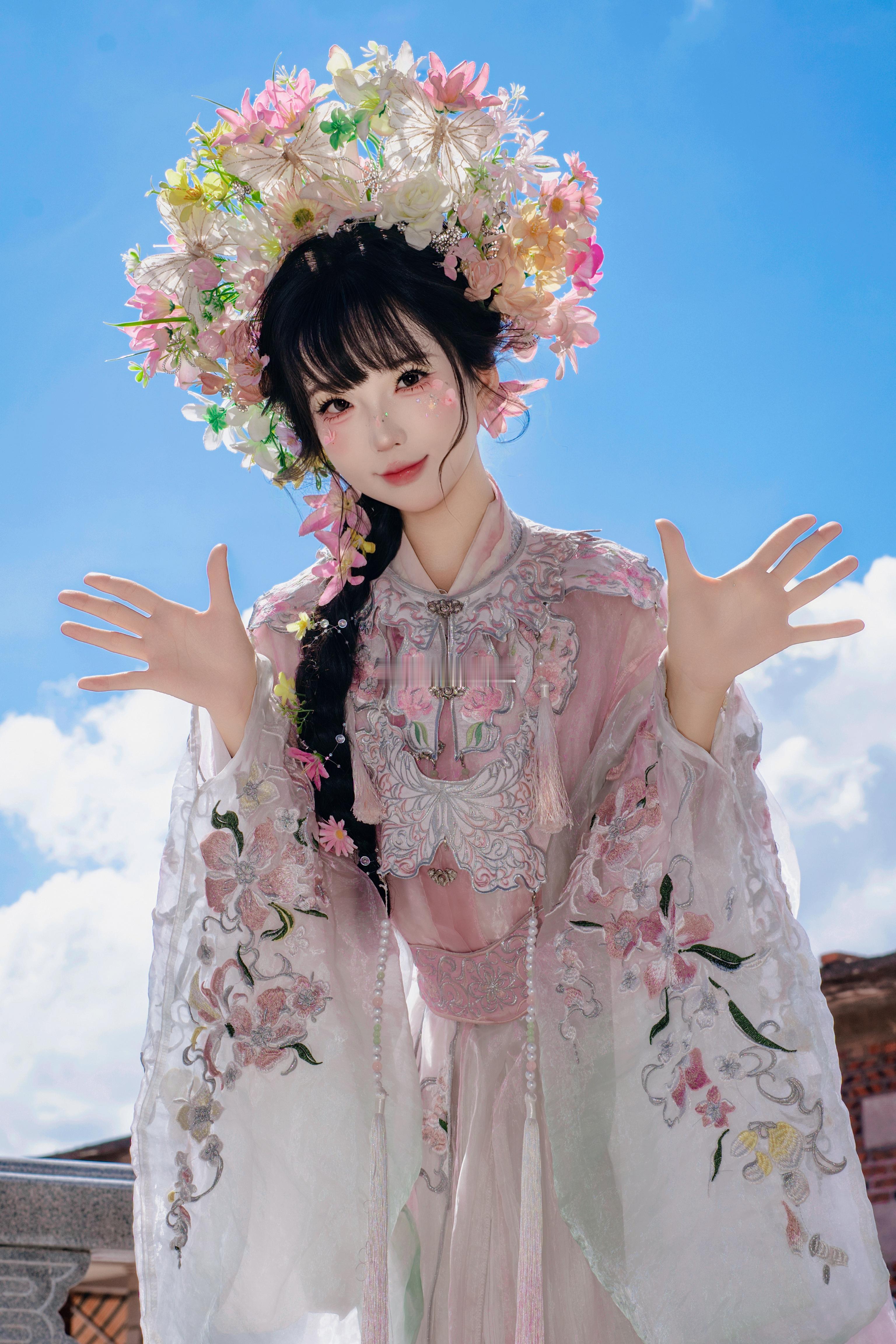 📍泉州一日簪花 一世无忧今日簪花 世世漂亮今世簪花 世世有钱花簪花围，穿花衣，