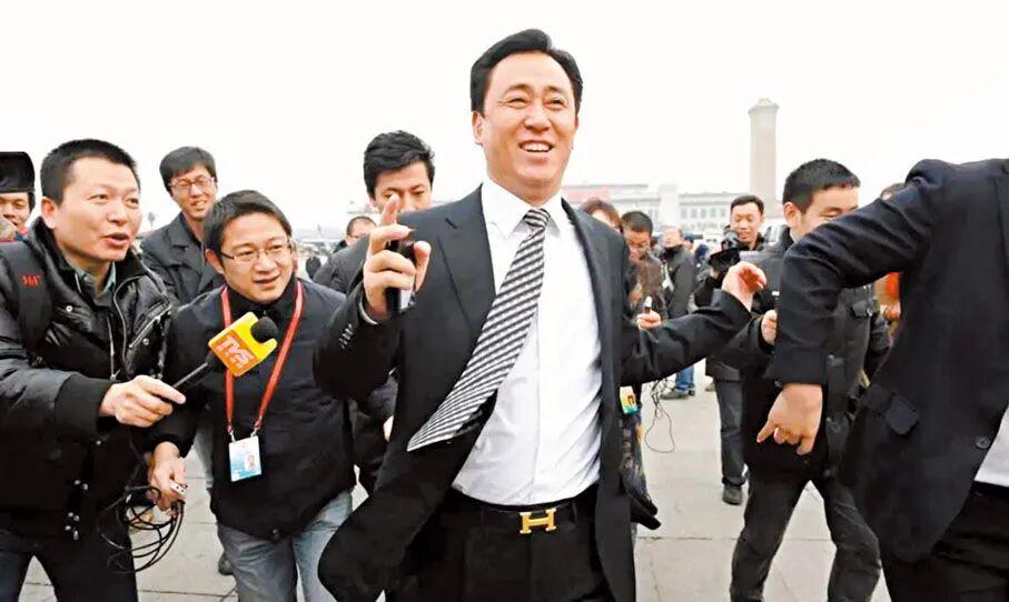 120万港元难倒千亿首富，许家印最后一条退路彻底封死 地产大佬的坠落，从来都不是