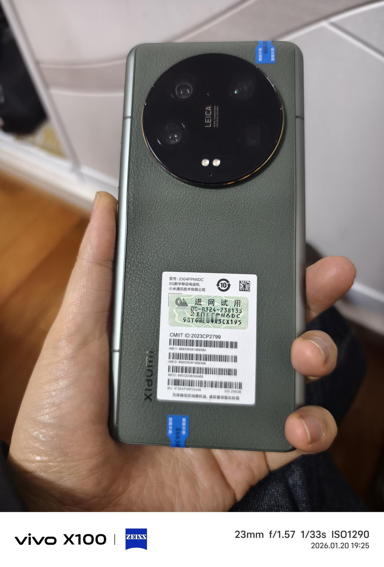 小米的ultra喜欢用3倍和5倍双长焦，比如小米13ultra和小米14ultr