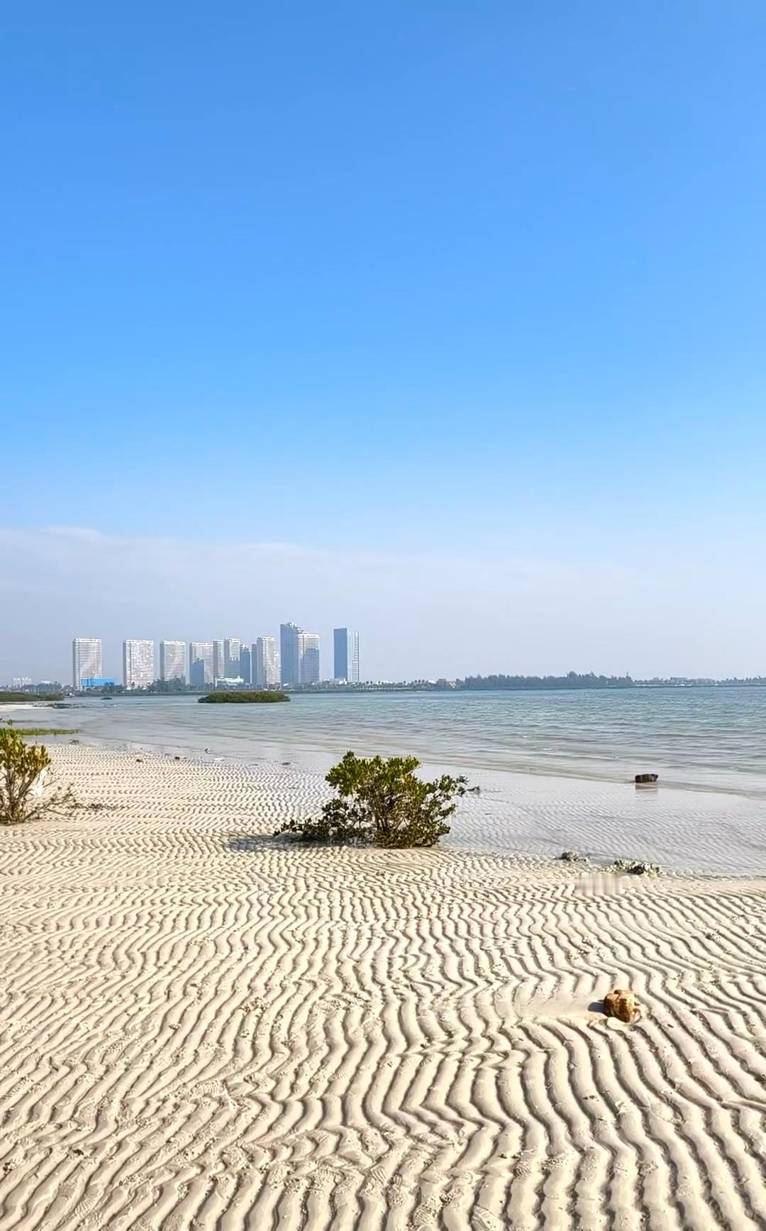 第一次在北海市区见这么清澈的海水

早上9点多时候去66赶海基地，真的很美！海水