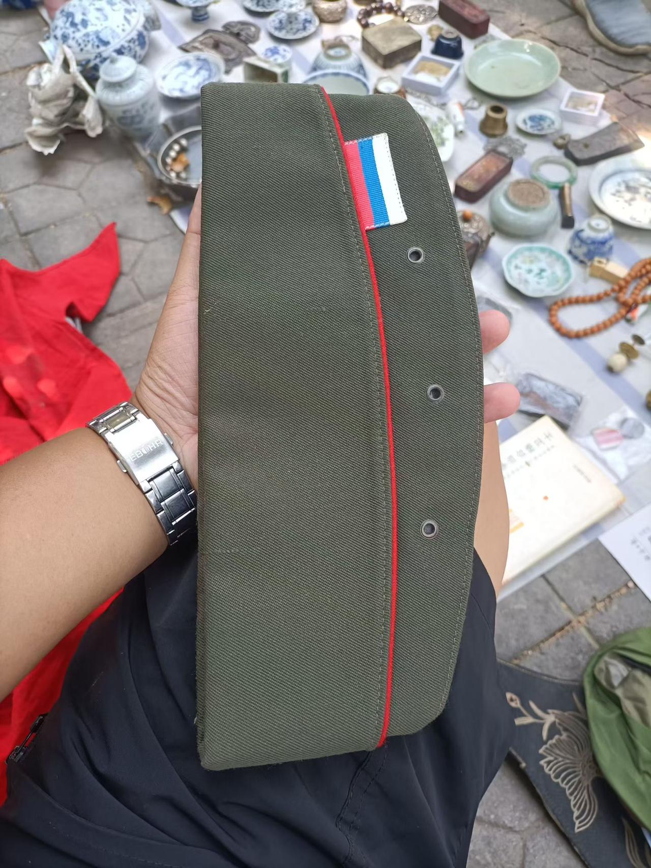 俄罗斯军队船形帽！
        中国人民解放军55式军服士兵船形帽就是来缘与