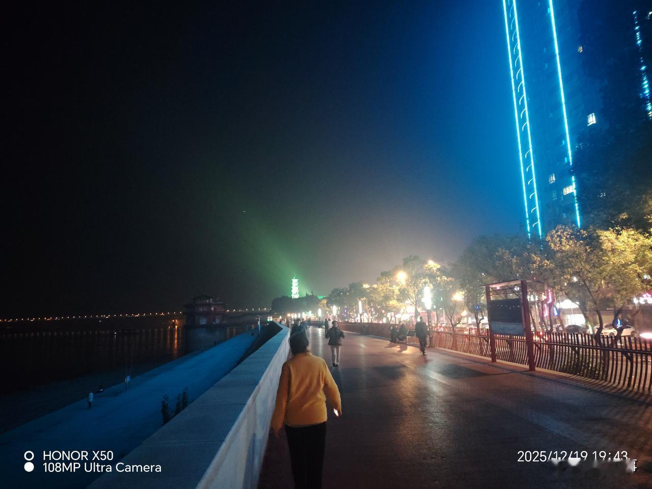晒图笔记大赛长江岸边夜景🌃欣赏