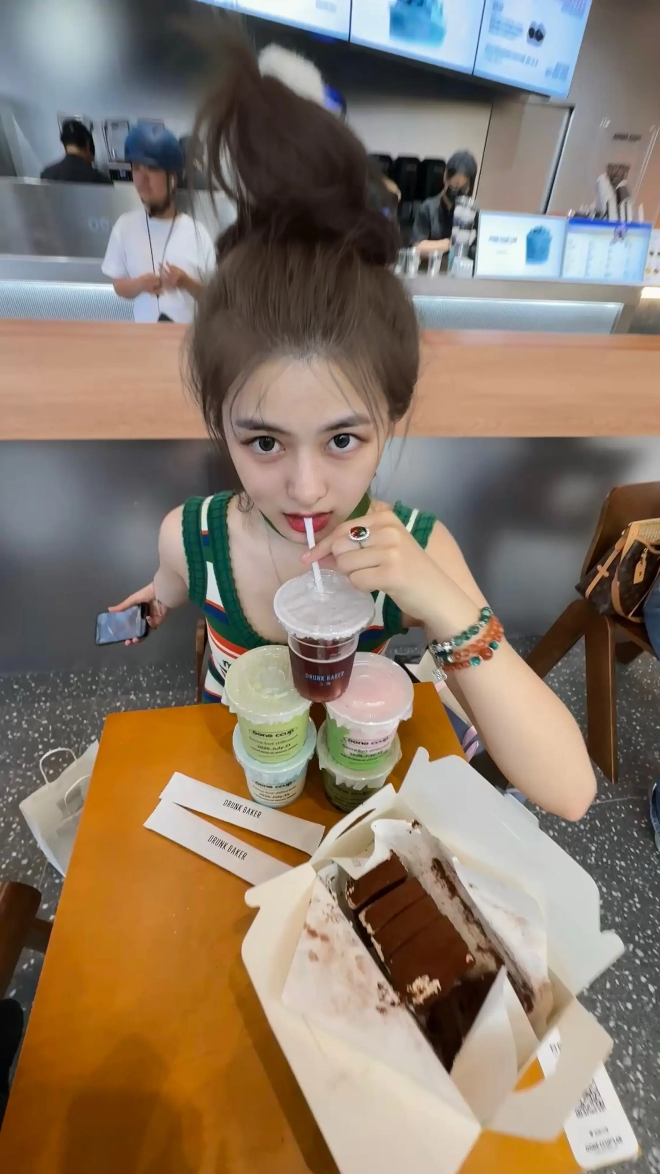 酣畅淋漓的五月里全是欢笑和汗水的陪伴。 库存青春的样子