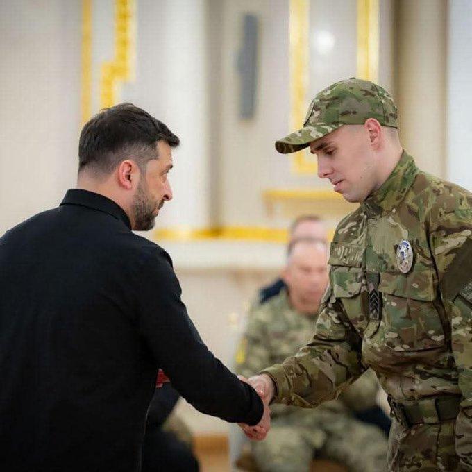 图文：乌军士兵库尔巴托夫坚守距俄军仅300米的地方长达60天击毙15名敌军获得勋