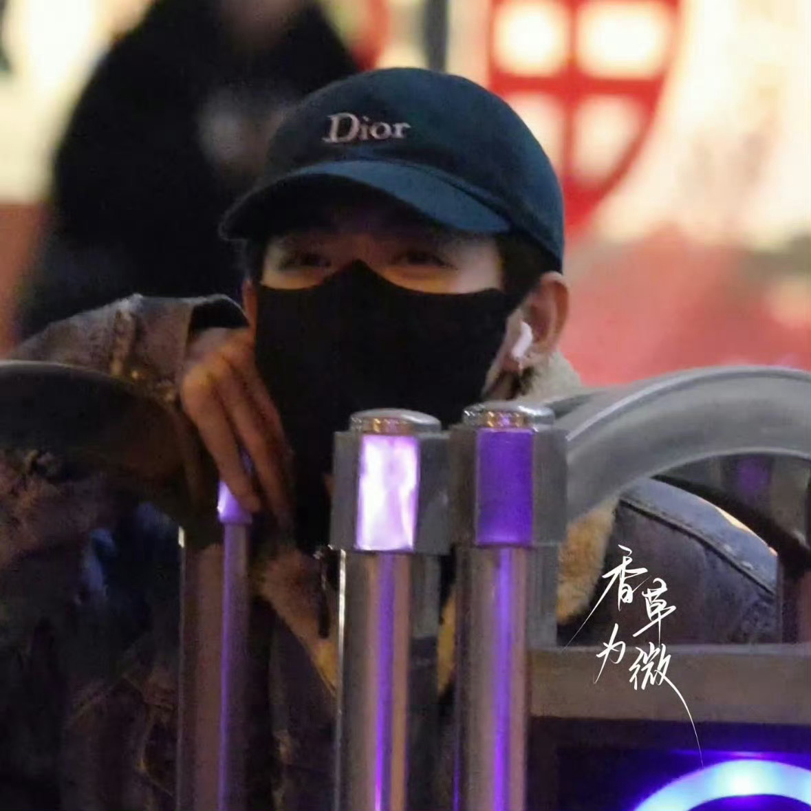 到现在还在反复回味哥哥饭撒的视频 这是什么萌物的战神啊  看到哥哥一路小跑向钻石