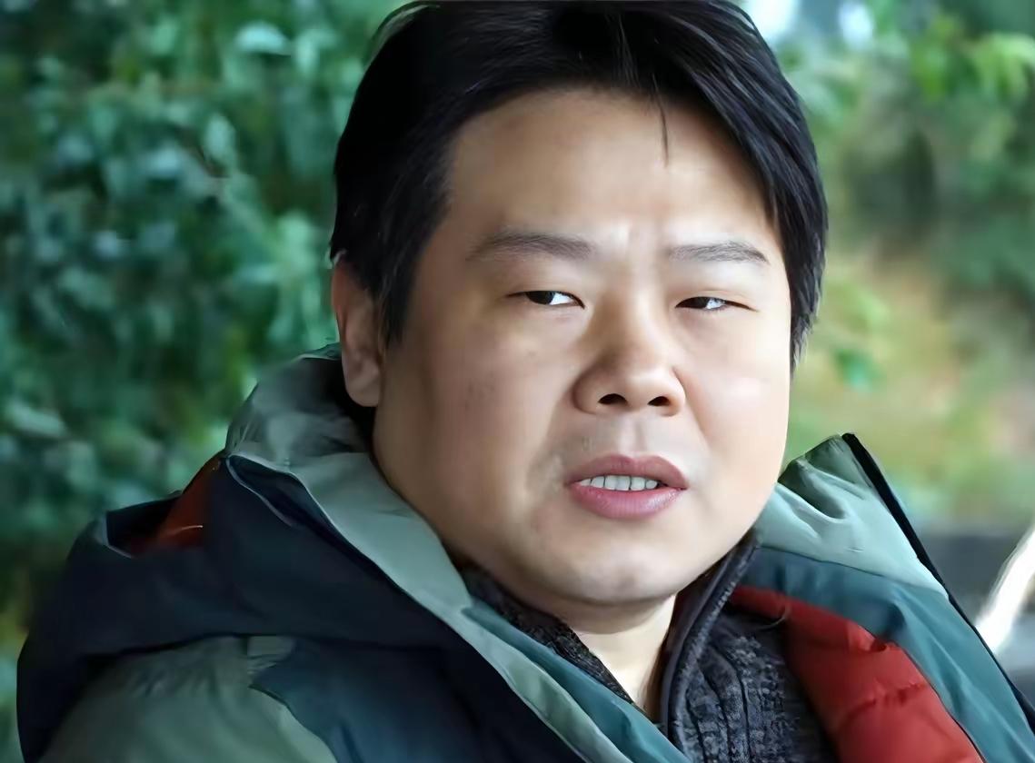 最近追《悬案》这个白记者确实太让人出戏了，演技没有，颜值没有。你可以说记者也是普
