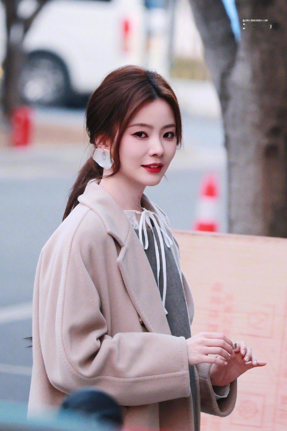 陈卓璇治好了乐评人爱挑刺的毛病有歌第二季 梁源出了名的嘴毒，遇上陈卓璇却彻底破功